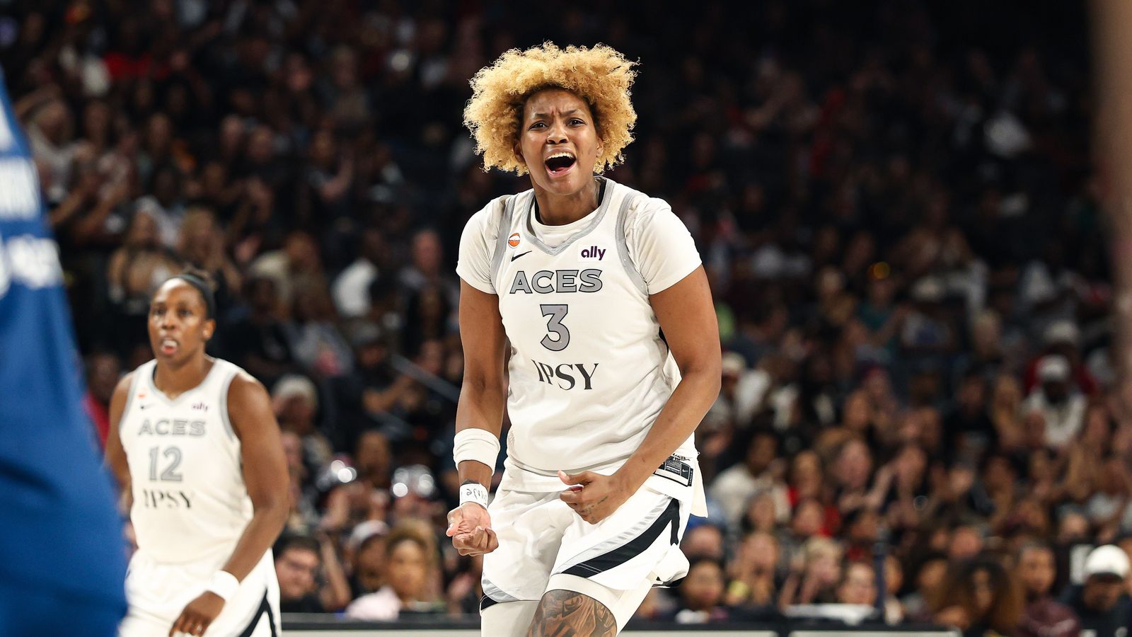 NaLyssa Smith boosts MIP case with third double-double in five games