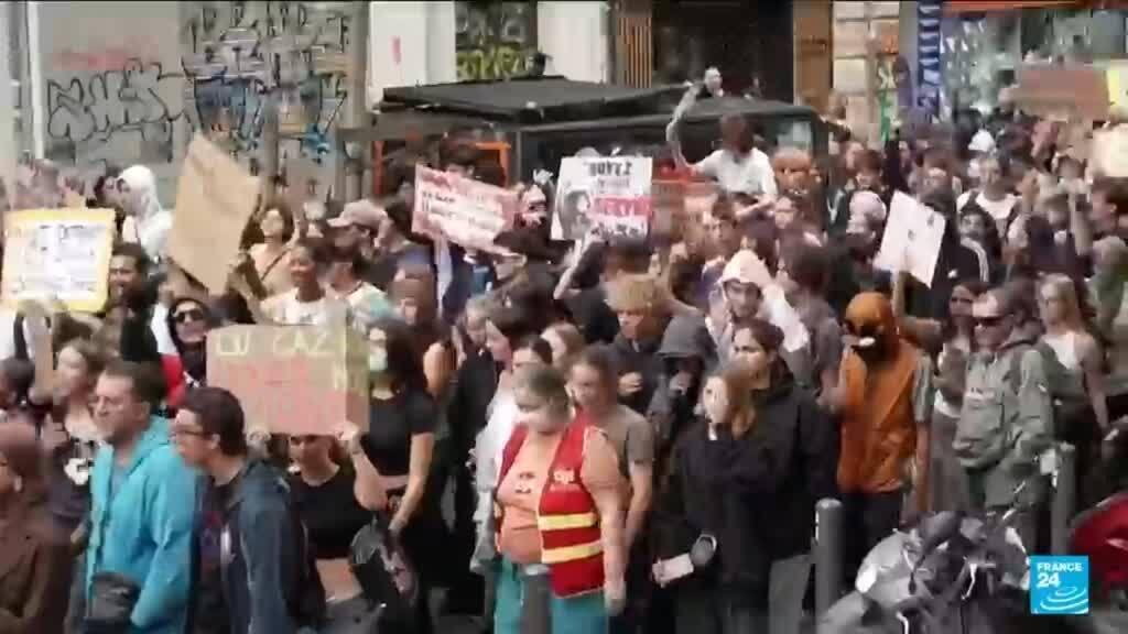 France education minister promises 3,000 extra teachers in bid to quell protests