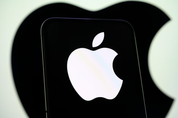 Apple is planning to unveil its first touchscreen MacBook on October 27