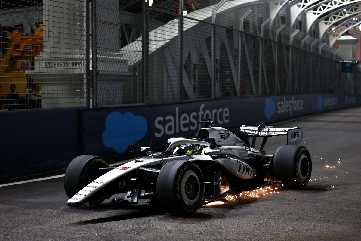 Singapore sprint qualifying chaos leaves F1 teams furious as Aston Martin considers protest