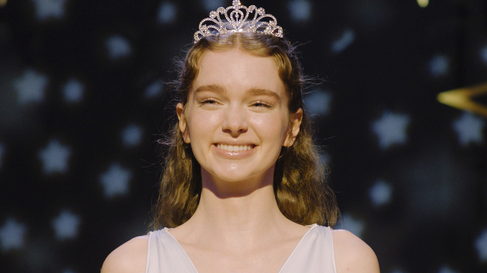 Carrie Finale: Mike Flanagan And Cast Talk Recreating Carrie White's Iconic (And Very Bloody) Prom — Watch