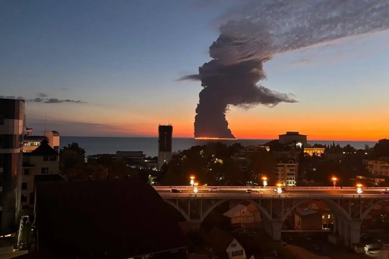 Greenpeace warns of oil spill threat following Aframax Rio tanker fire, saying Russian authorities lie about pollution