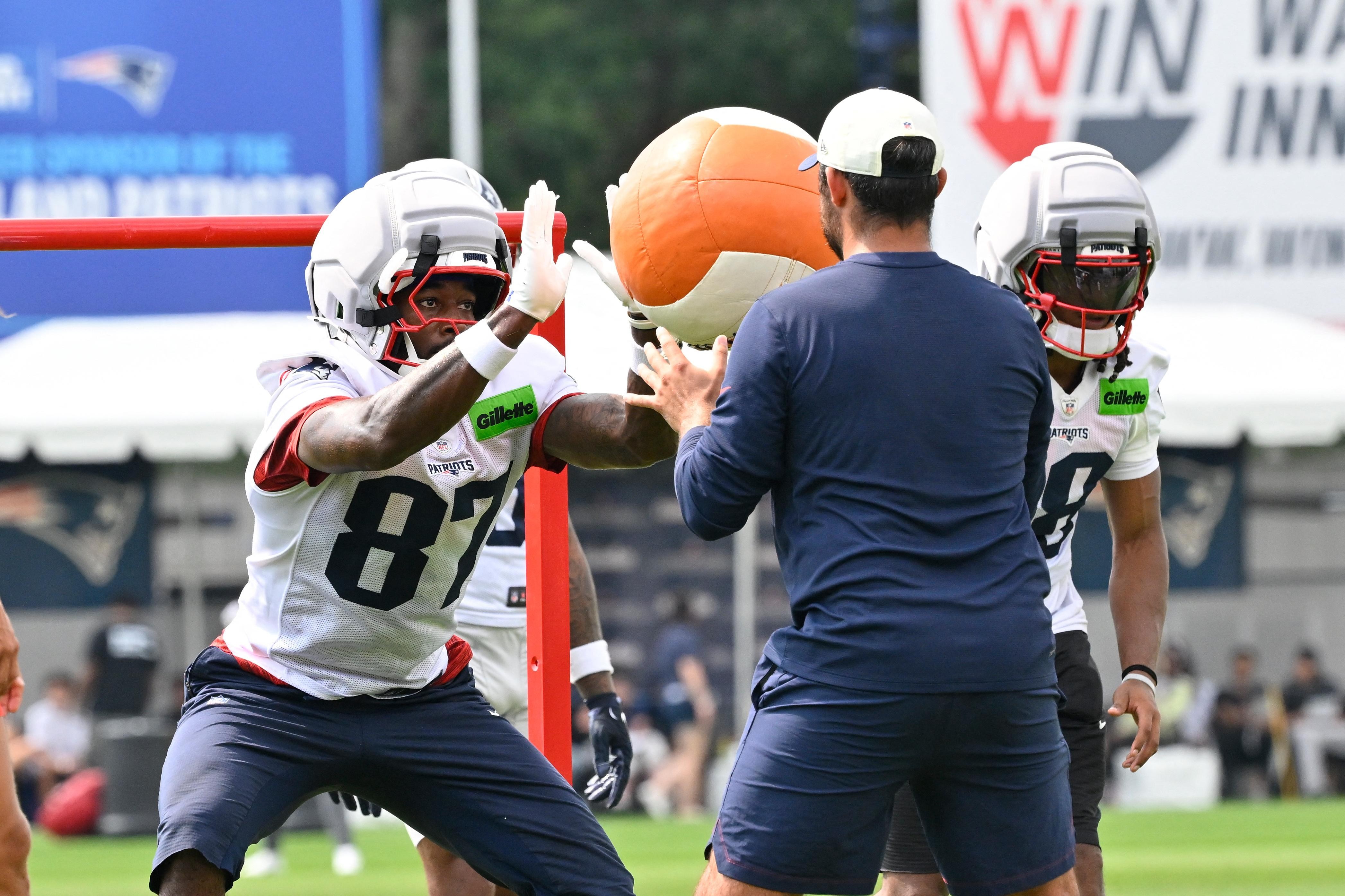 Patriots links 8/04/26: Camp spotlight on WR, LB depth, fixing ‘tells’