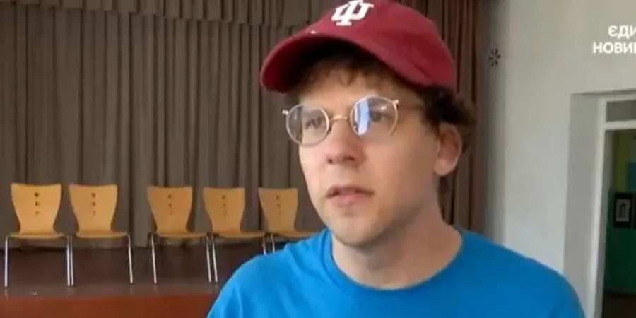 Jesse Eisenberg witnesses Russian attack on Lviv during Ukraine visit
