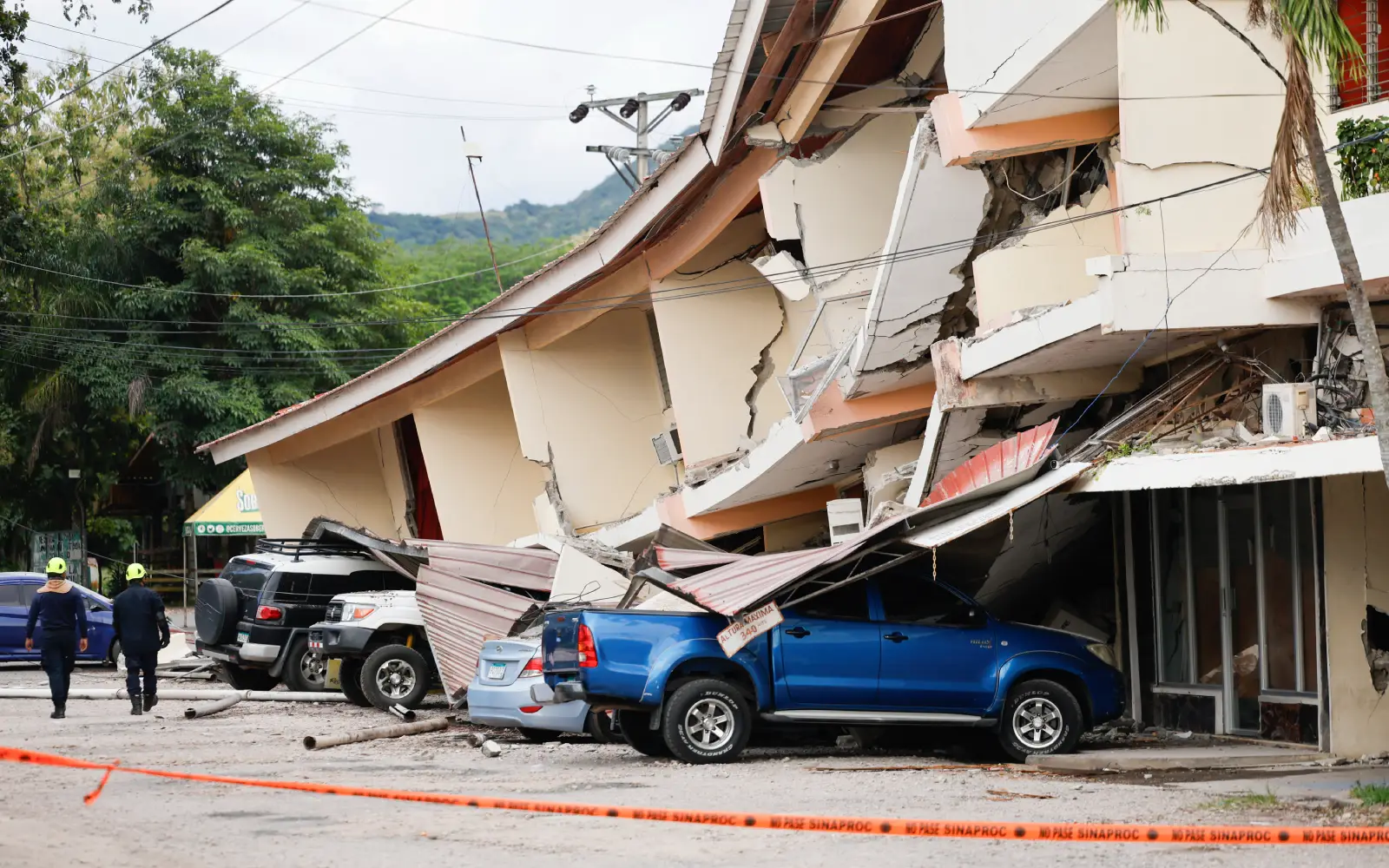 Major quake rocks Panama, triggers tsunami warning