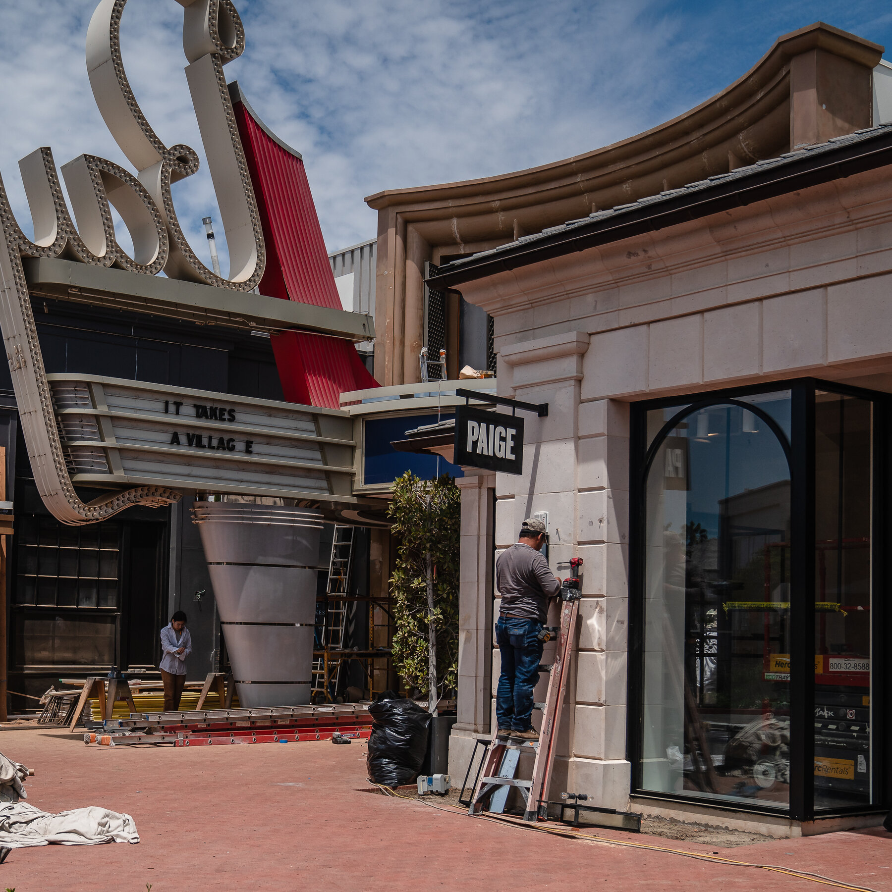 Pacific Palisades Shopping Center Is Preparing to Reopen