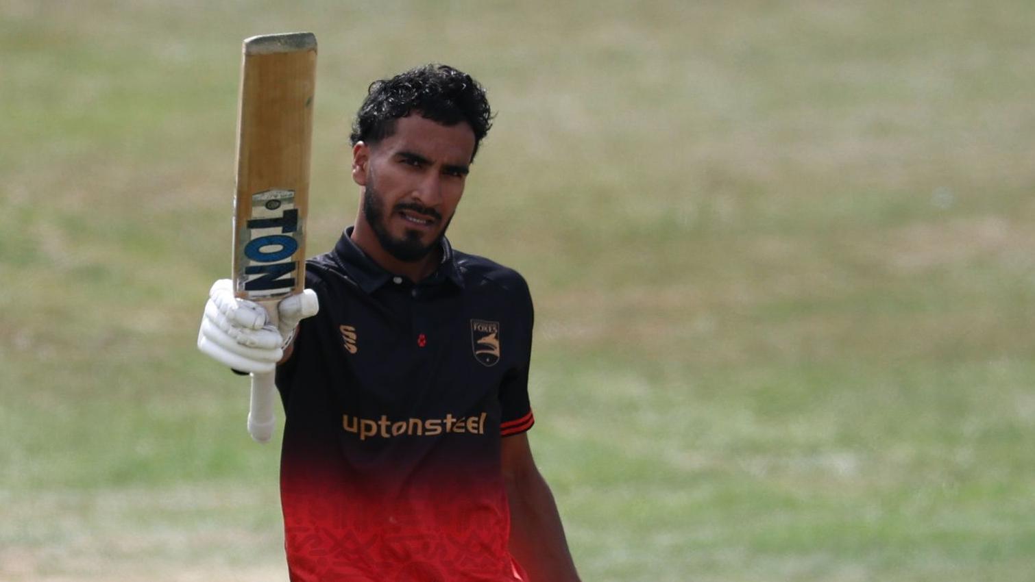 Foxes beat Notts to reach One-Day Cup final
