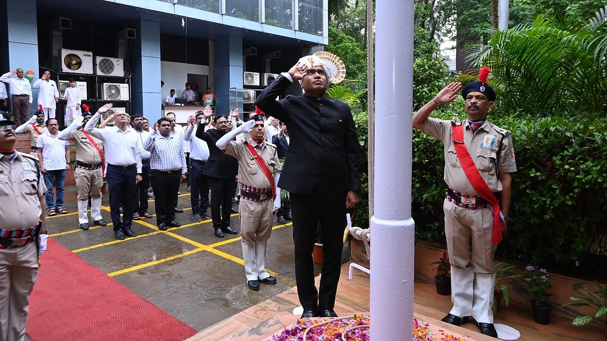 Independence Day Celebrated with Enthusiasm at MahaGenco – MahaDiscom Headquarters