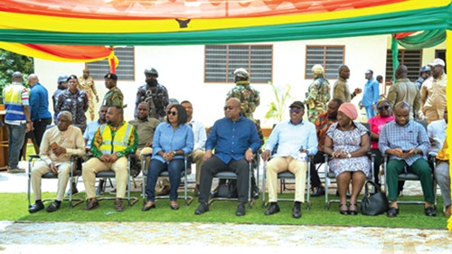 Mahama inspects ‘Nkokɔ Nketenkete’ processing plant at Bechem