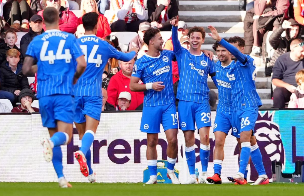 Brighton win at Sunderland despite controversial red card