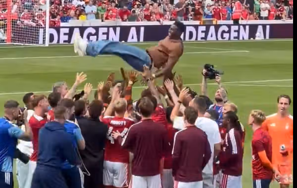 VIDEO: Forest treat Awoniyi to emotional farewell ahead of Coventry City move