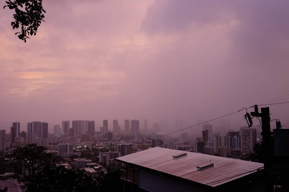 Hurricane Lala batters Hawaii; tens of thousands without power