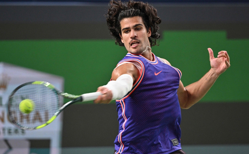 Alcaraz through in straight sets on Shanghai Masters opener