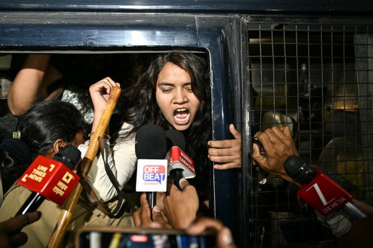India detains thousands, locks down Delhi to foil election chief protest