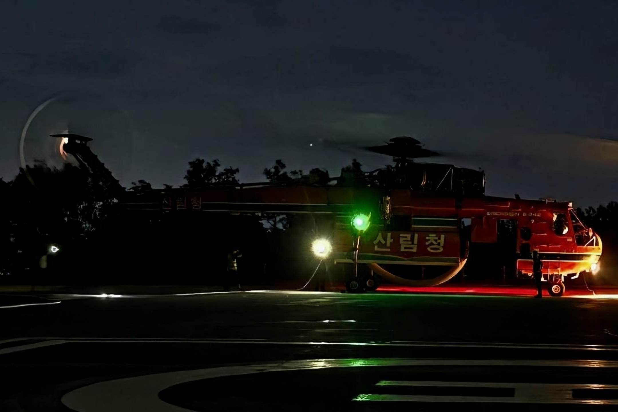 Battling blazes after dark: Korea deploys nighttime helitankers to fight forest fires