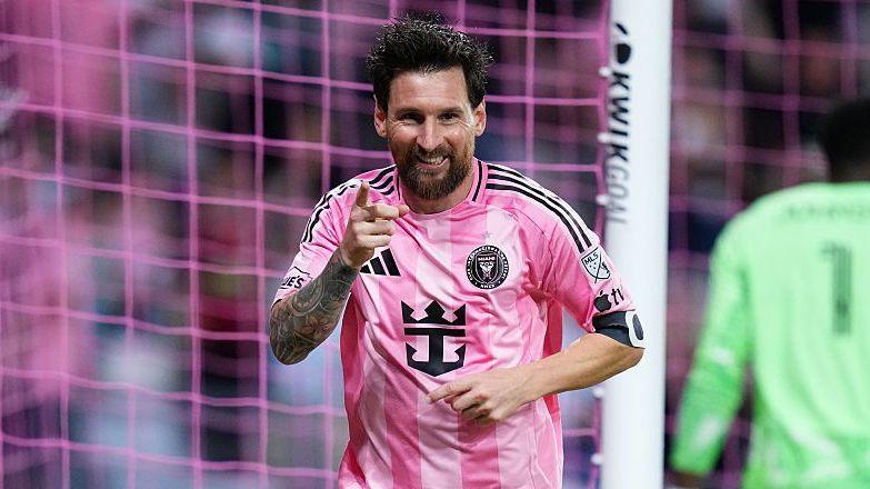 Messi scores twice in first match since Argentina goodbye