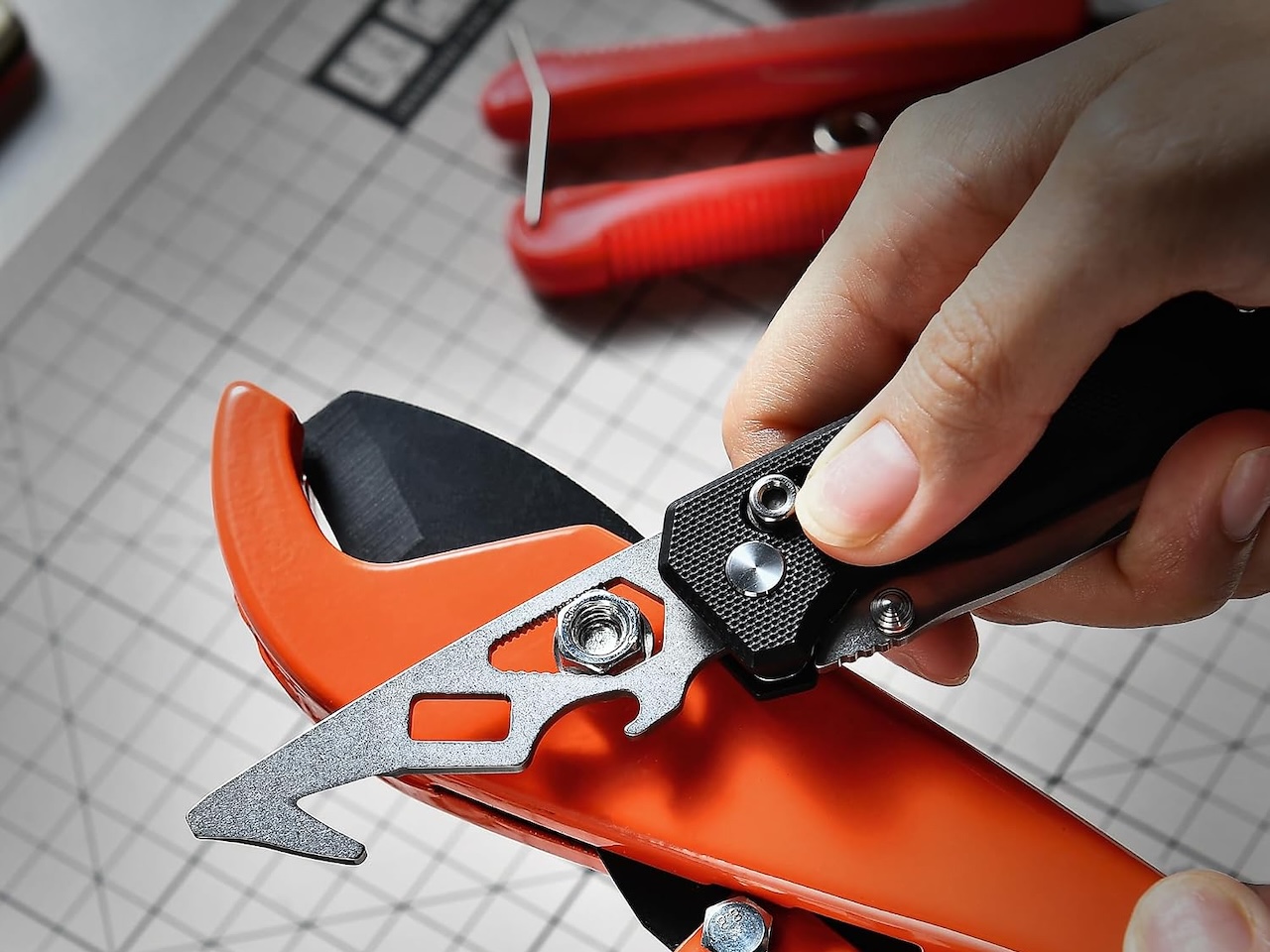Tacray 5-in-1 Multitool Pocket Knife: Small Blade, Big Utility