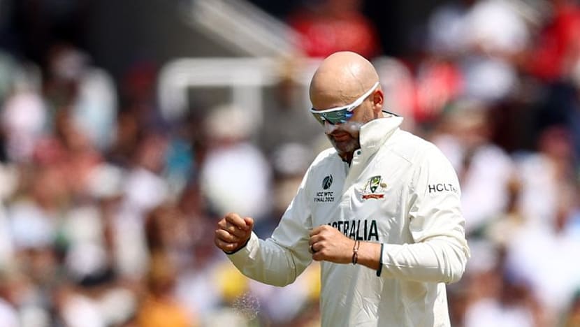 Smith sets new catching record as Australia take firm grip on test