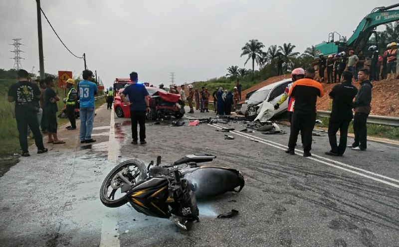 Mother, baby daughter killed in four-vehicle crash in Gua Musang