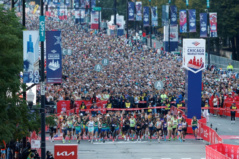 Kipruto claims Chicago Marathon as Feysa defends women's title