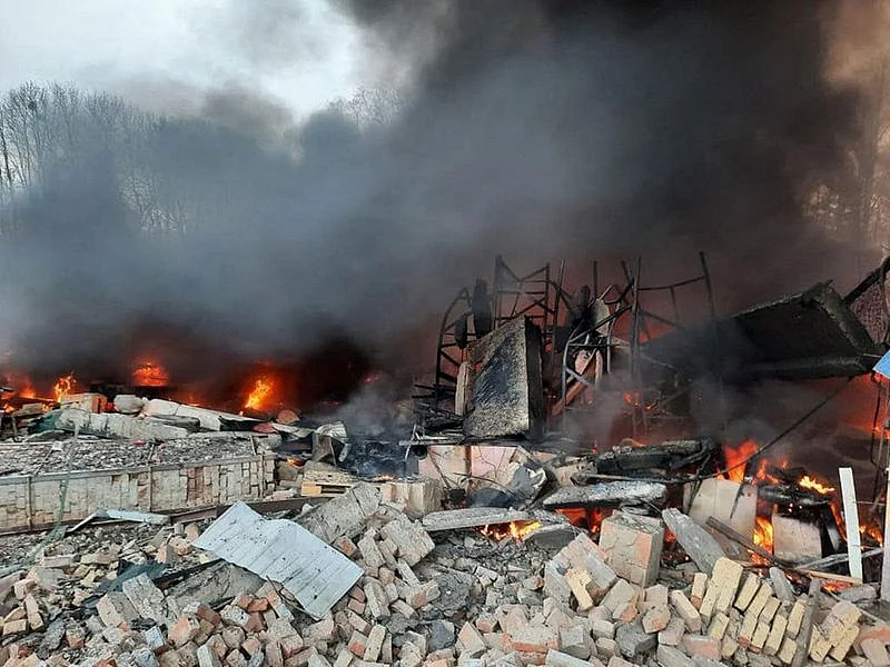 Strikes kill 19 in Russia and Ukraine