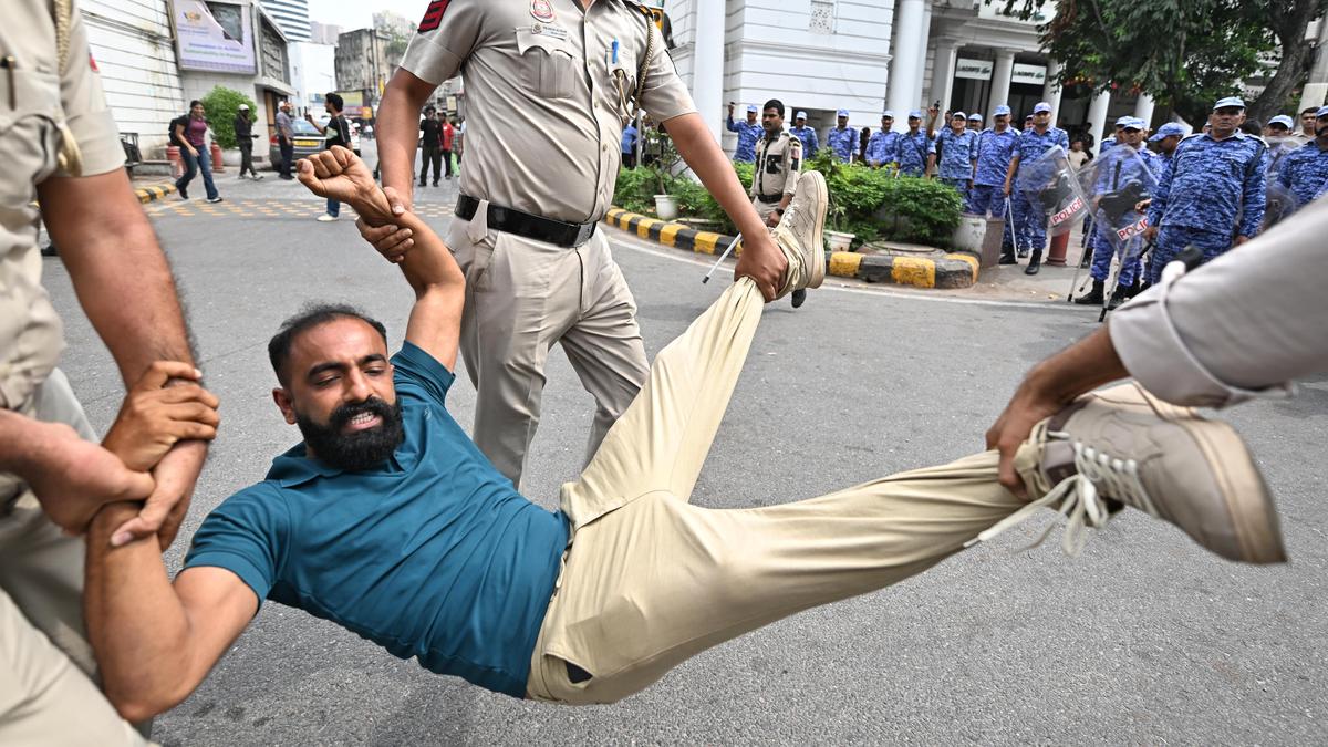 Sporadic protests break uneasy calm in Delhi