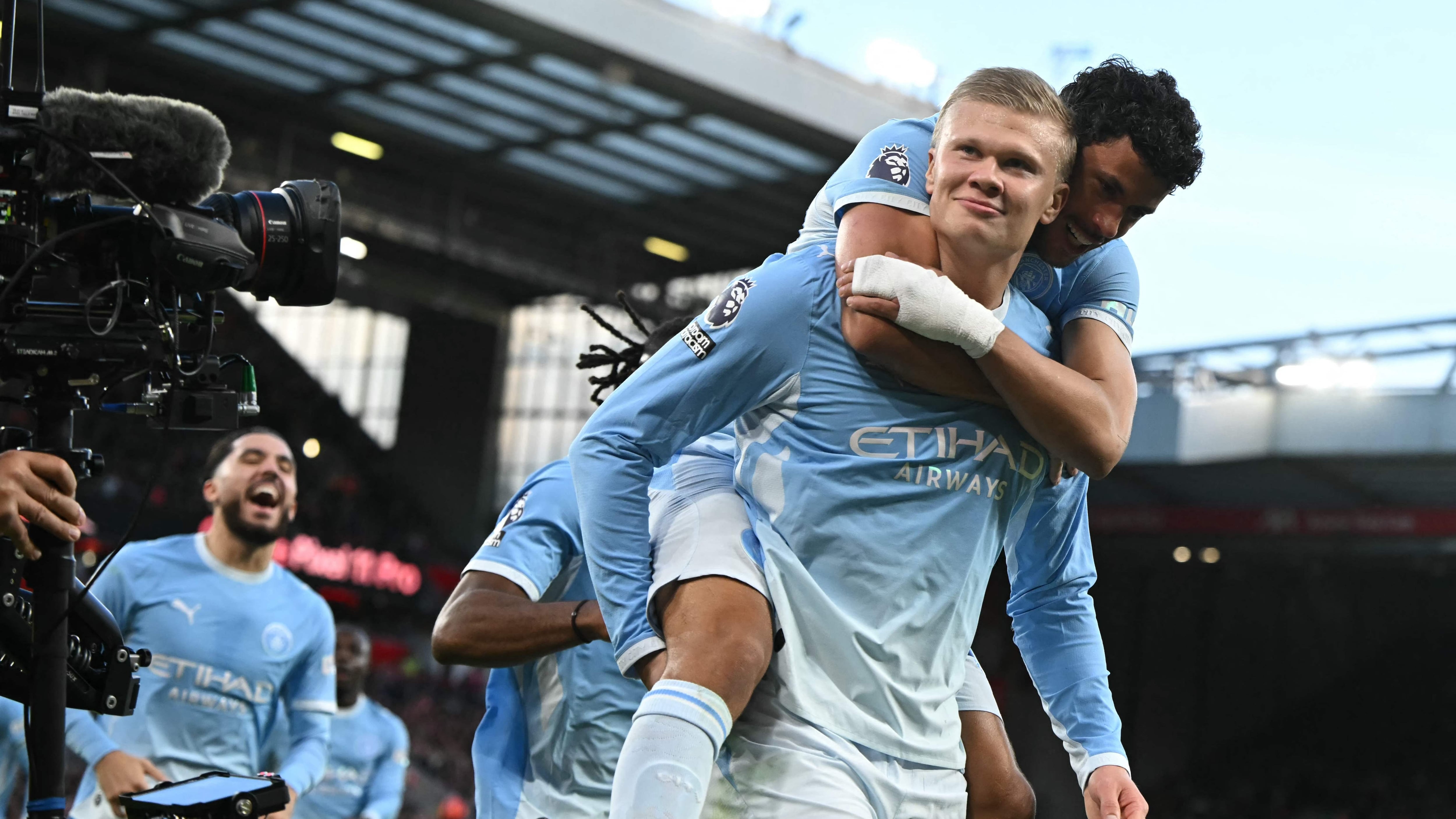 Manchester City block out the noise to defeat Liverpool at Anfield