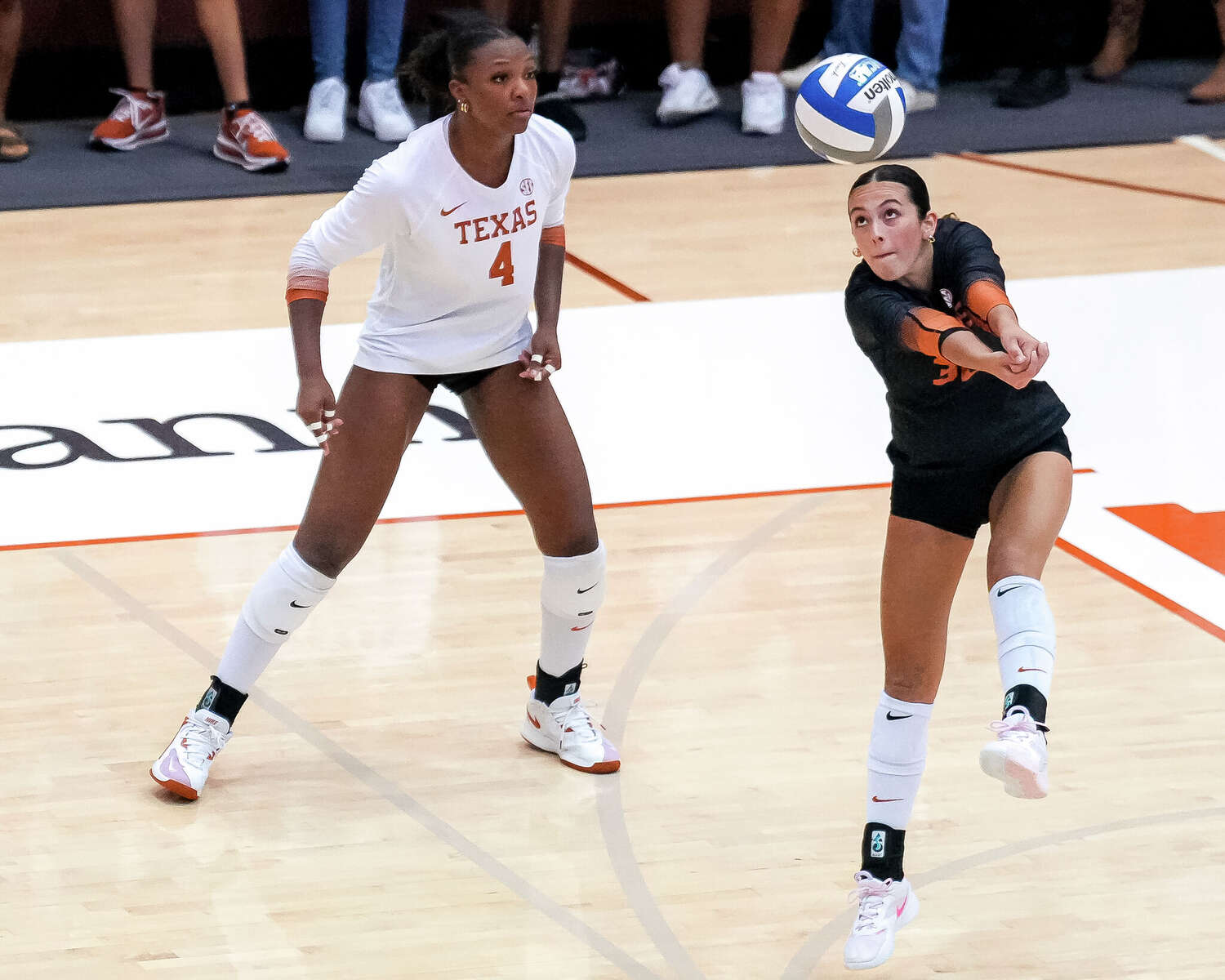 Texas vs Oklahoma volleyball: Live updates as Longhorns, Sooners meet in Red River Rivalry