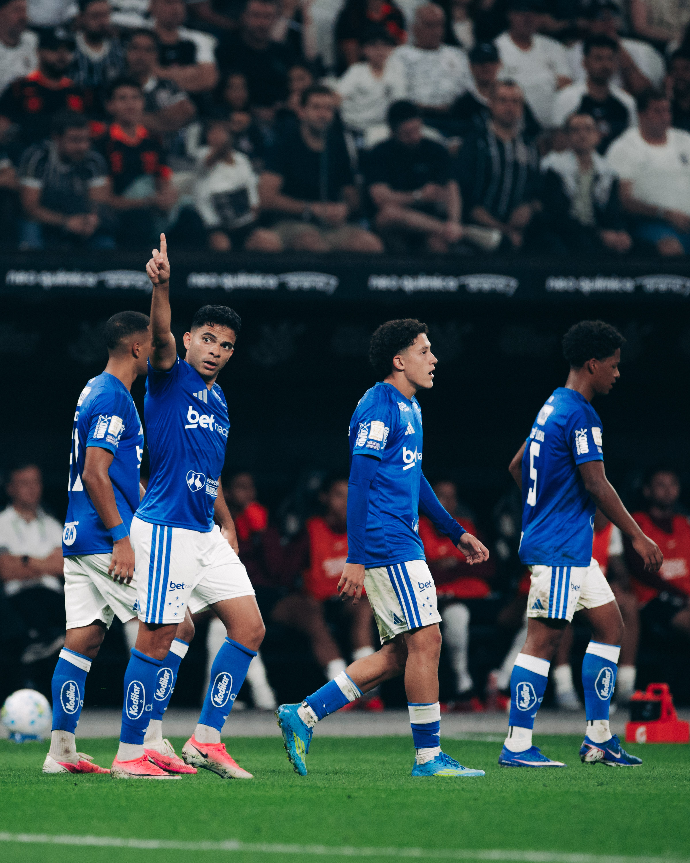📹 Corinthians score a stunner, but Cruzeiro claim big away win