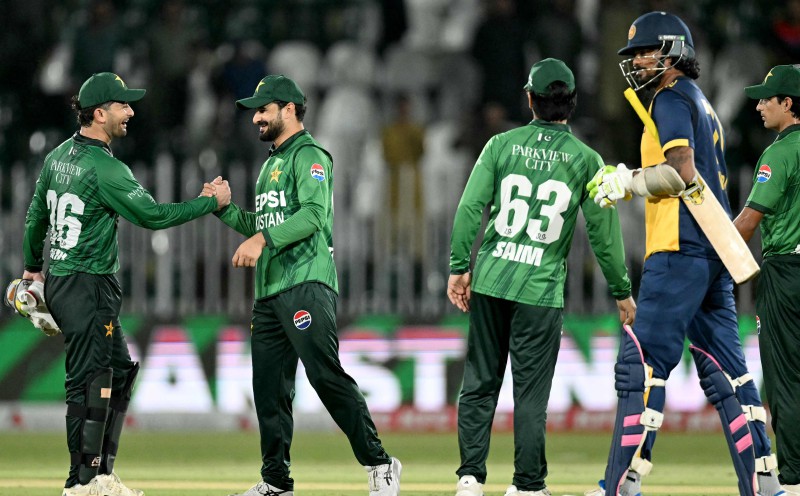 Sadaqat, Imran help Pakistan thump Sri Lanka to seal T20 series