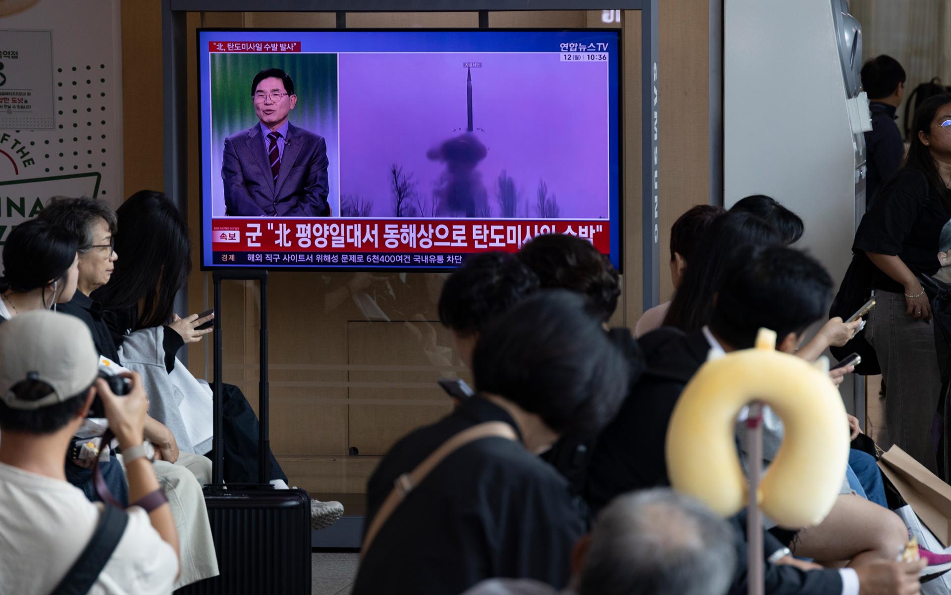 N. Korea fires multiple ballistic missiles after SK's hypersonic weapon test