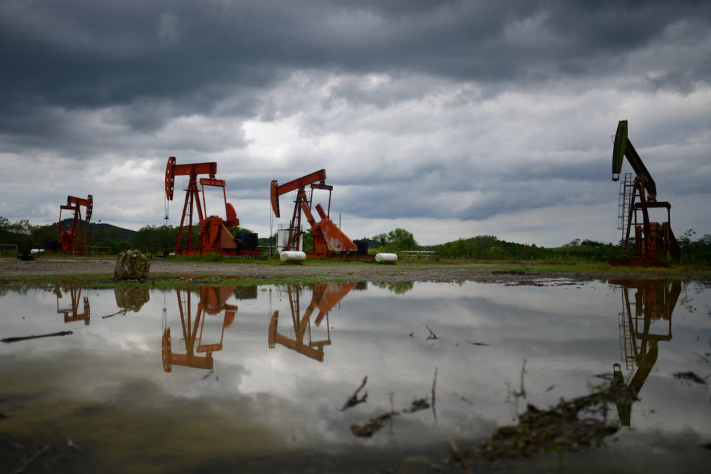 Oil falls on hopes Russia-Ukraine energy ceasefire will boost supplies