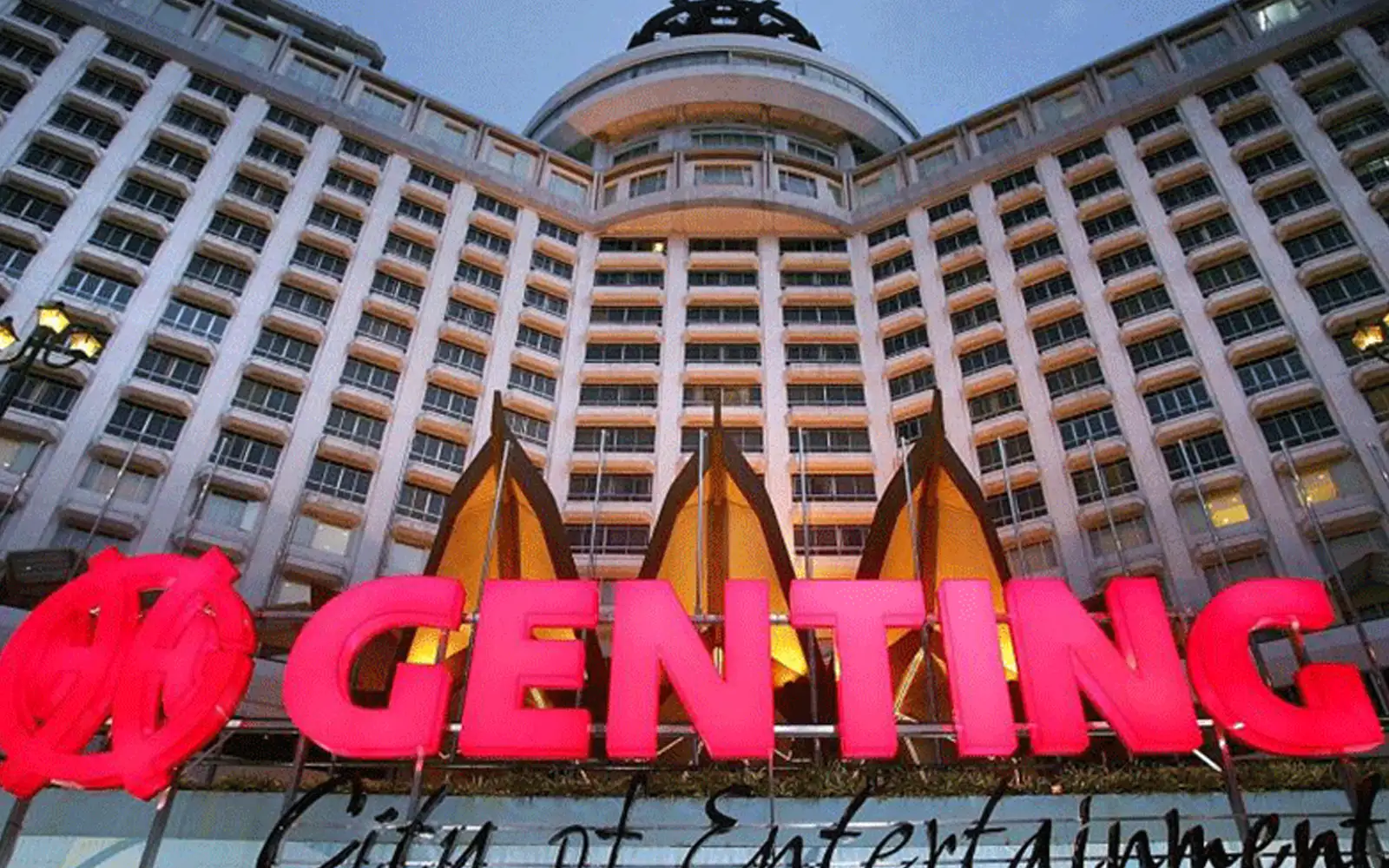 Genting shares tumble most since 1998 on rights issue plan