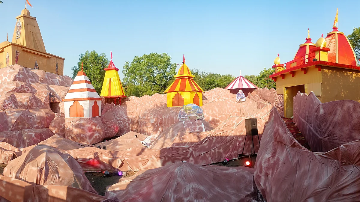 Navratri 2026 In Bhopal: Multi-Crore Durga Puja Pandals Showcase Kainchi Dham, Haunted Haveli And Dubai's Miracle Garden