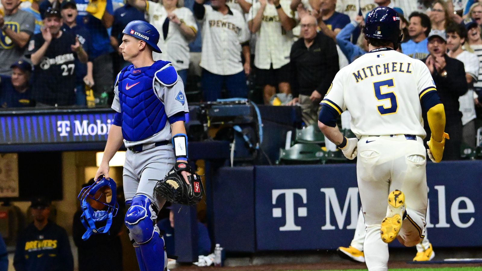 Dodgers drop Game 1 of NLCS in Milwaukee