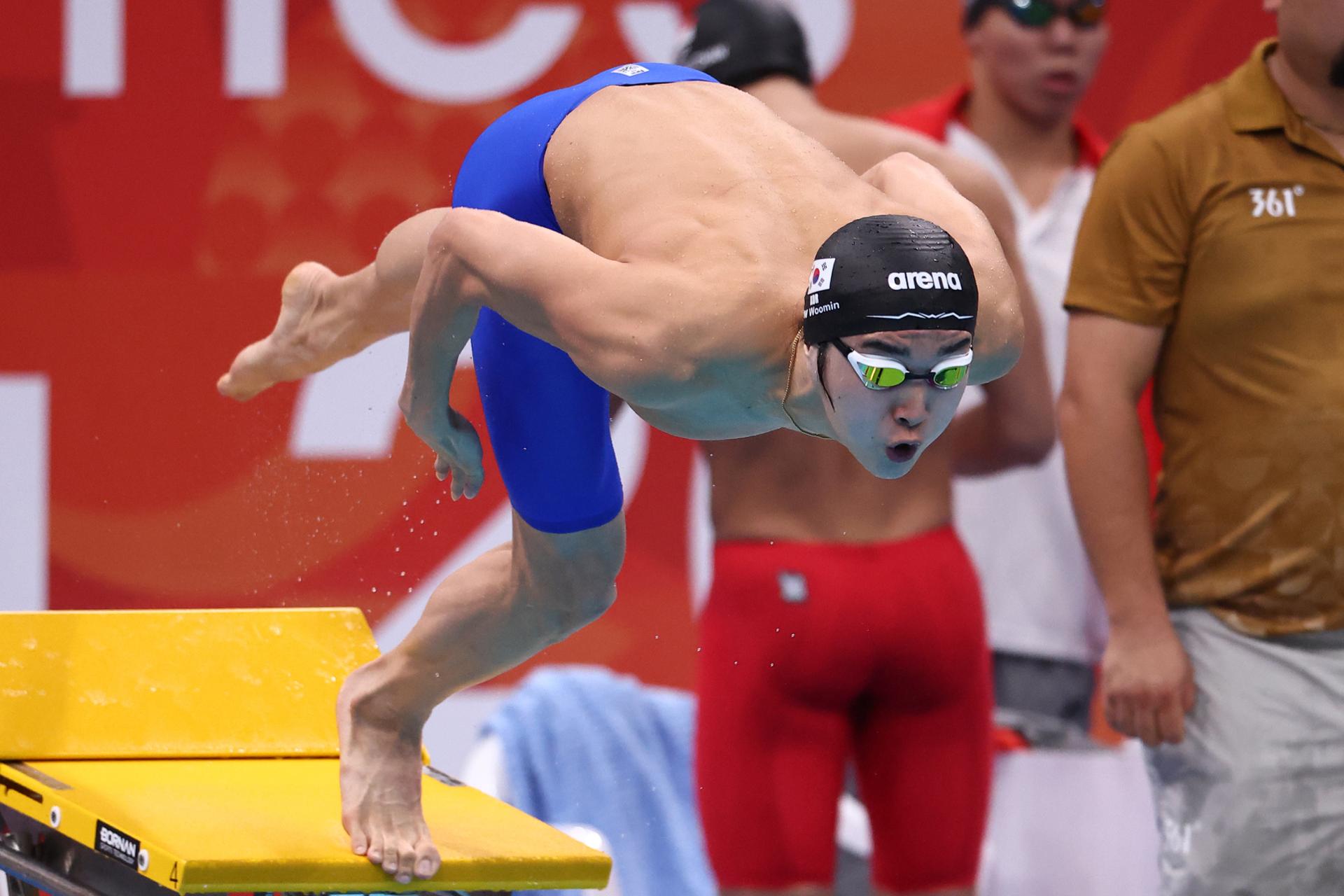 Swimmer Kim Woo-min avoids surgery on injured shoulder, set for rehab