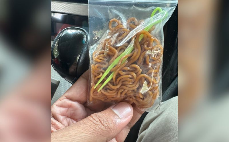 #NSTViral: RM1 noodles, 1 tiny serving — Malaysians ask: Where's the rest?