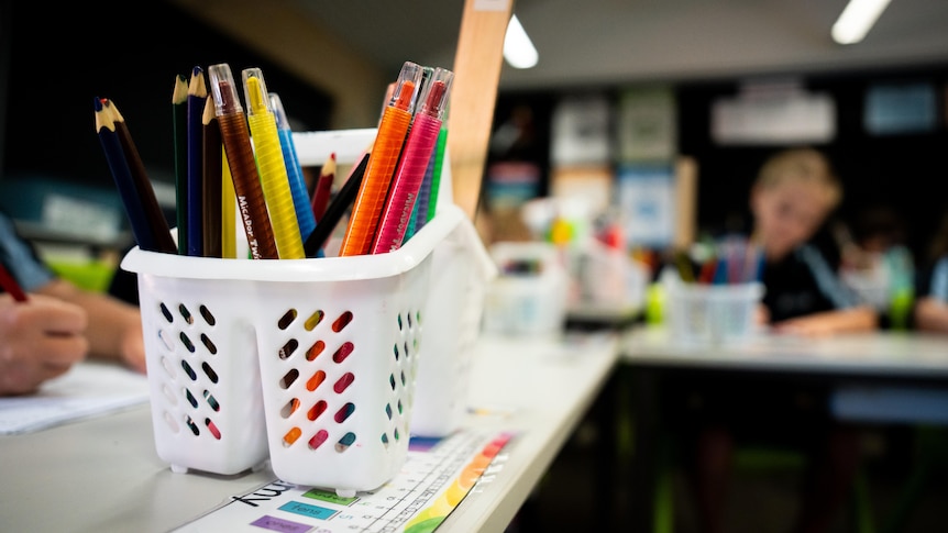 Less screen time for primary school students as WA joins digital detox