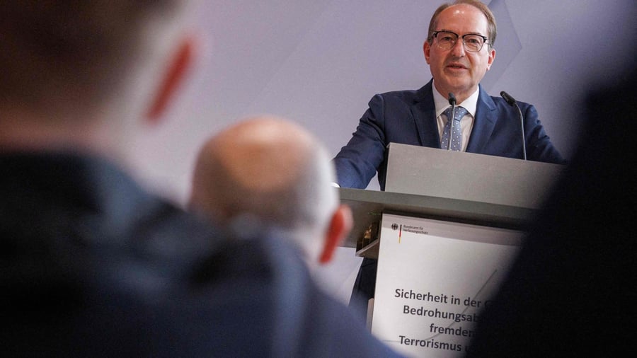 Sicherheitslage: Dobrindt: „Schattenkrieg“ soll Deutschland destabilisieren