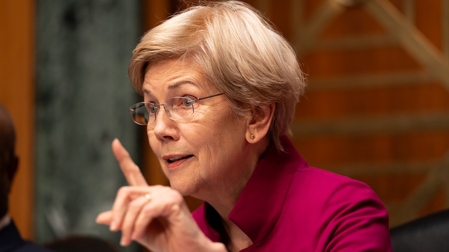 Warren demands investigation into Trump meme coin