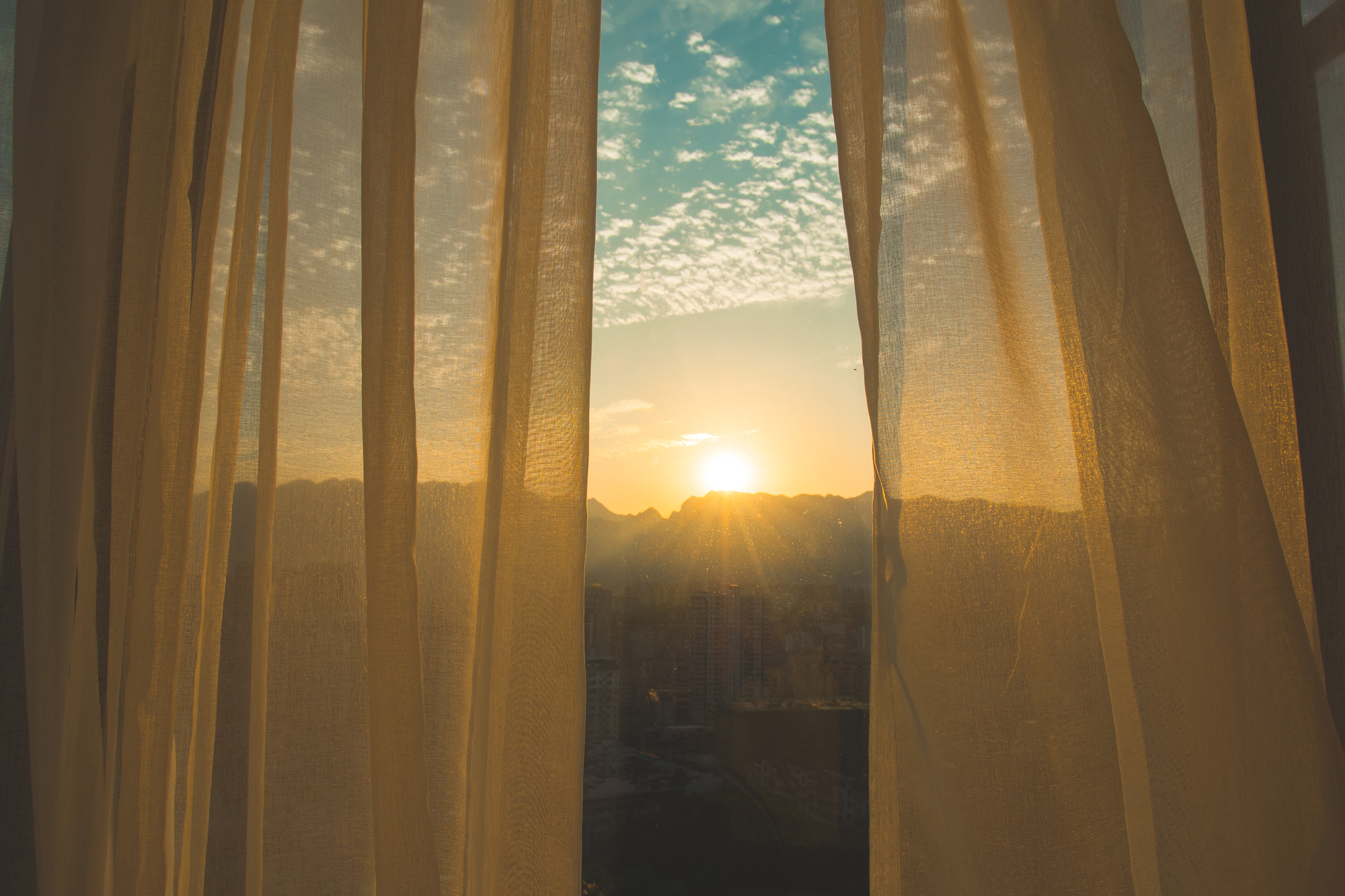 The Morning Light Habit Sleep Experts Swear By