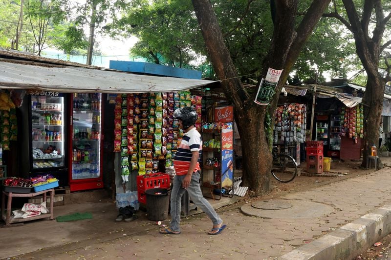 India Sept inflation nears RBI tolerance ceiling, boosting case for further rate hikes