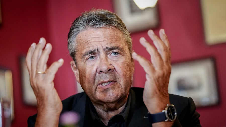 Firewall debate: Gabriel criticizes SPD's course on the social state and pensions
