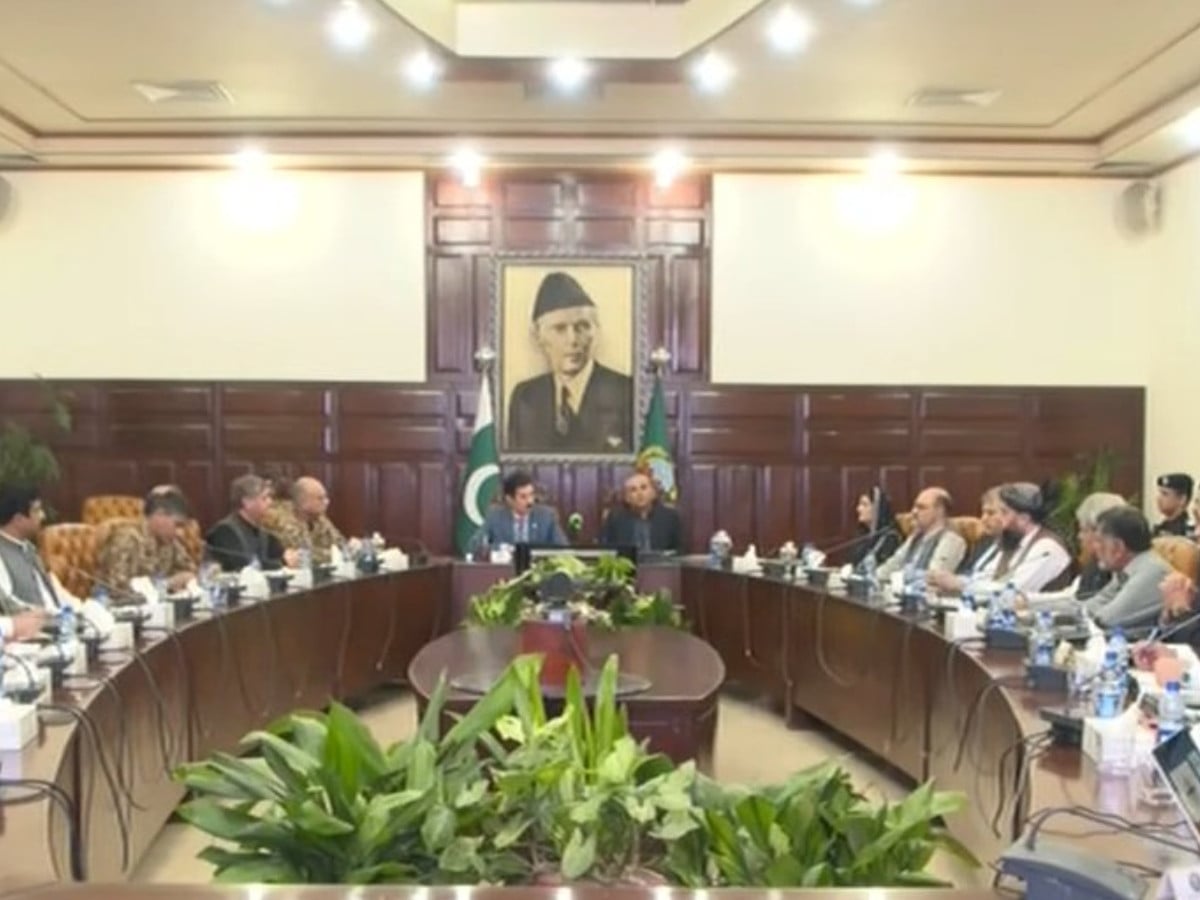 Kundi, Naqvi vow coordinated anti-terror push as K-P holds first Apex Committee meeting under governor's rule