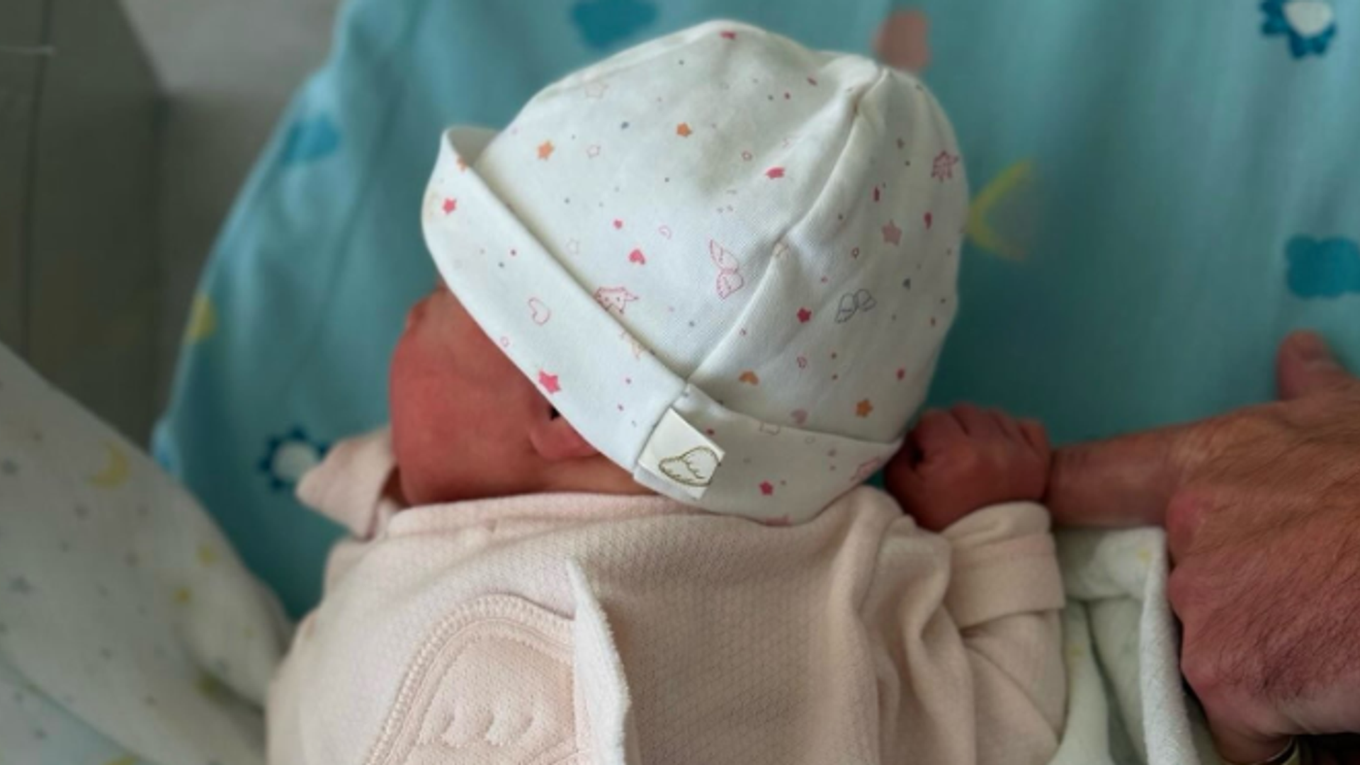 Princess Eugenie gives birth to daughter in Portugal