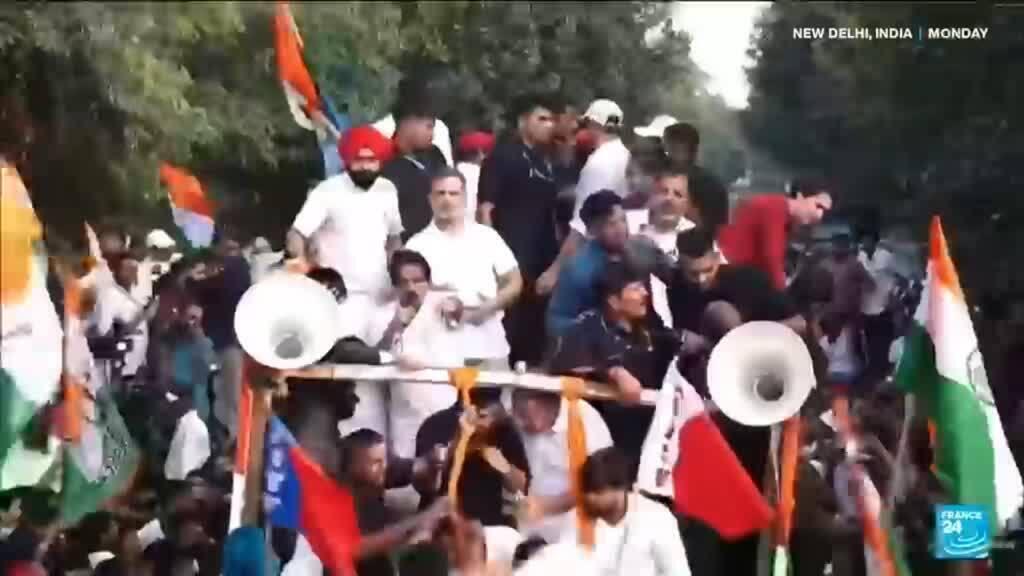 Thousands of Indians march to Supreme Court to oust election chief