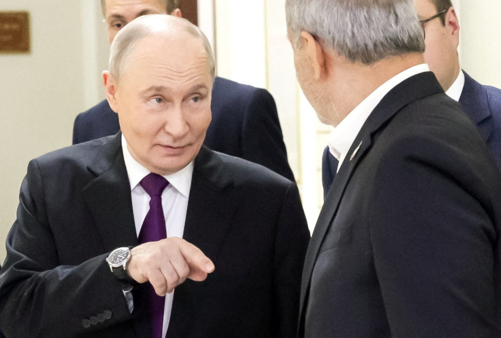 Kremlin relishes in U.S.-Russia diesel deal and Trump's criticism of Zelenskyy