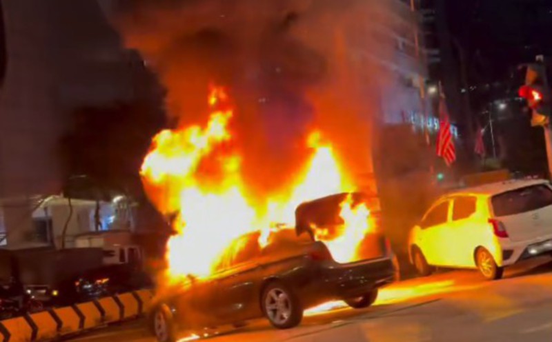 BMW destroyed, Axia damaged in fire at KL Gateway Mall [WATCH]