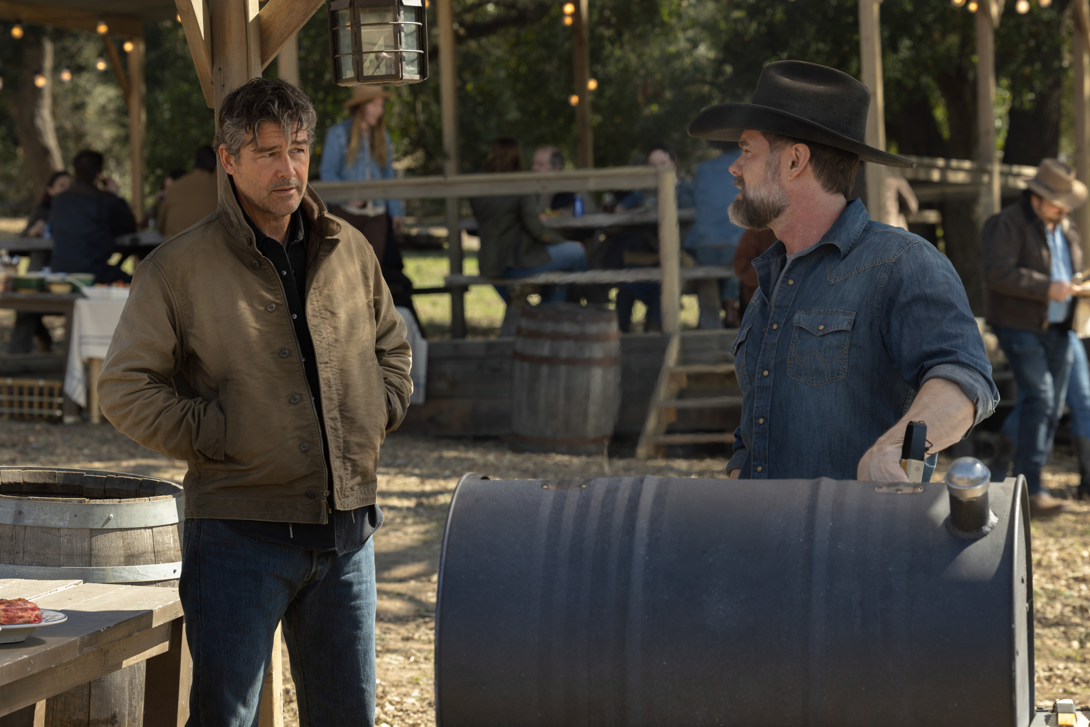 ‘Lanterns’ Star Kyle Chandler Weighs In On Premiere Twist That Sets In Motion “The Whole Mystery” Of HBO Series