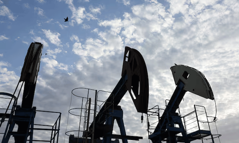 Oil hangs onto gains as US-Iran peace talks stall, Hormuz shipping slows